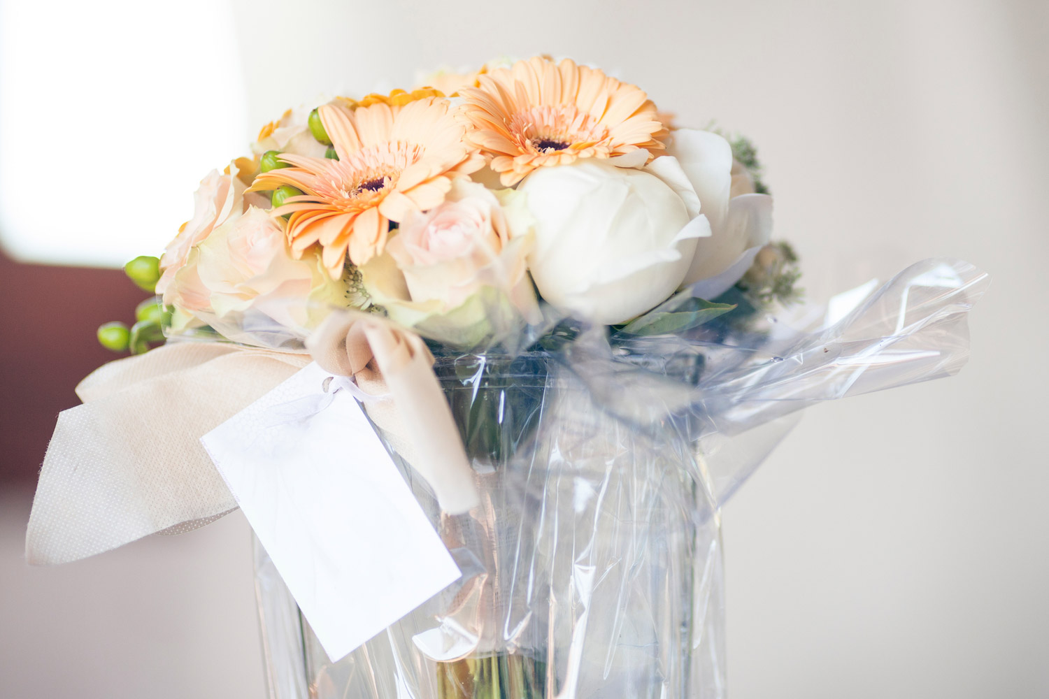 How much do people actually spend on wedding gifts?