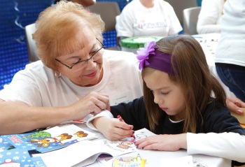 Personal Creations Employees Bring Holiday Cheer to Ann & Robert H. Lurie Children’s Hospital of Chicago