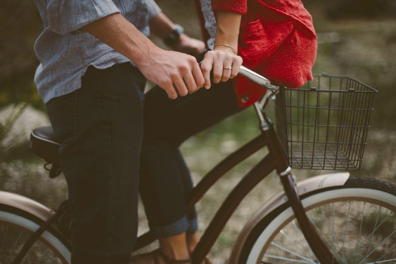 couple-on-bike