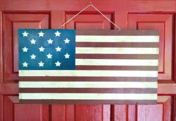 DIY Chalk Paint Rustic Americana Flag: Independence Day Décor