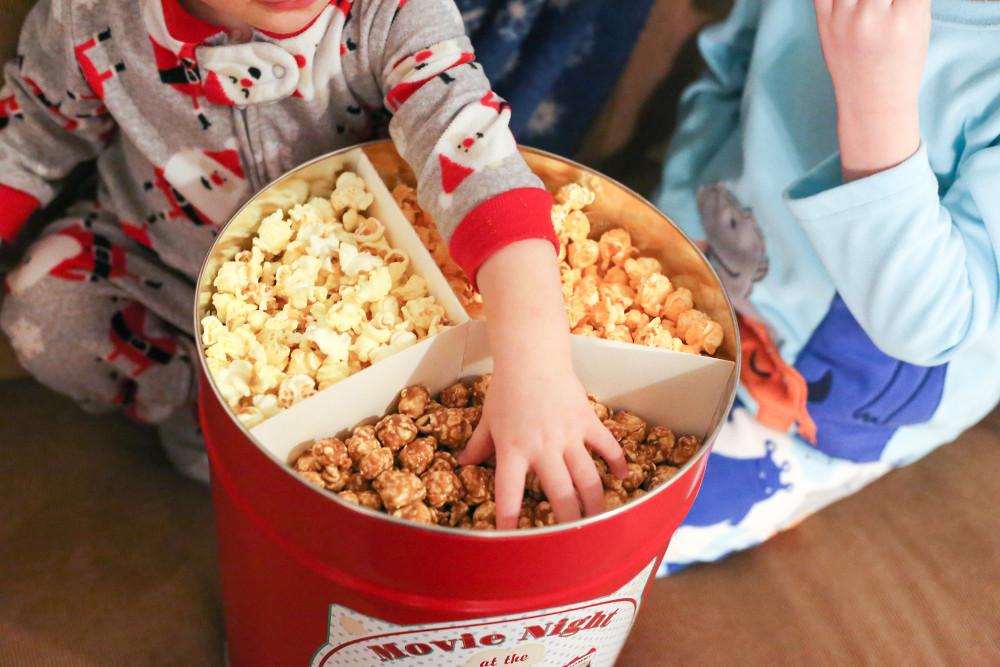 christmas popcorn tin
