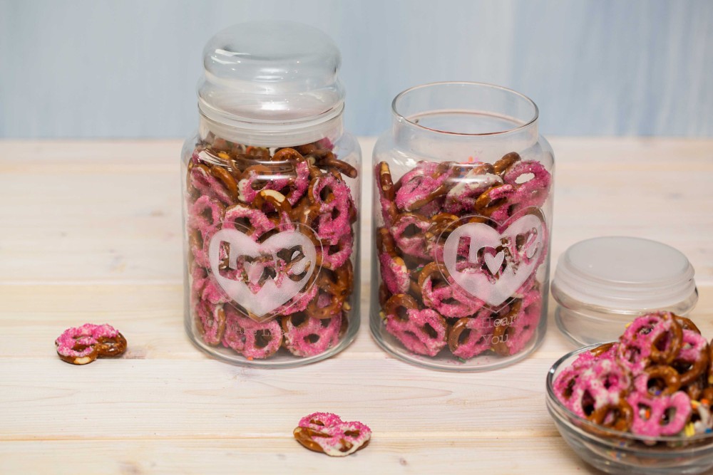 pink pretzels mason jar