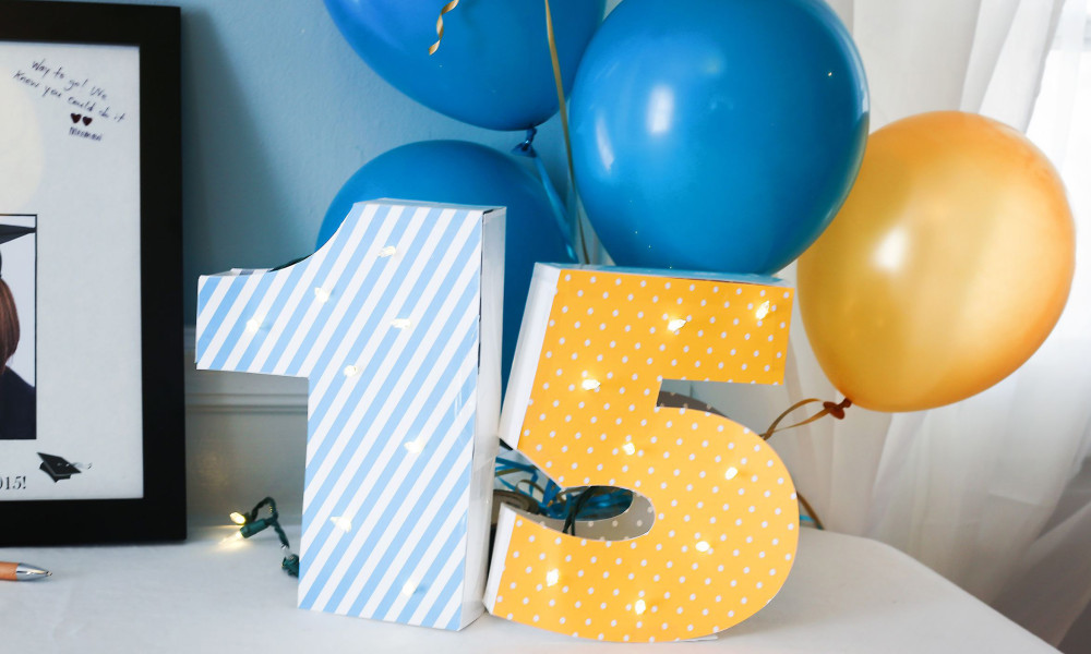 graduation year numbers and balloons