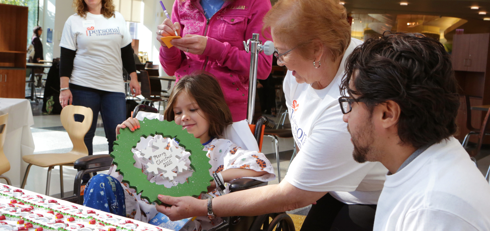 Personal Creations Employees Bring Holiday Cheer to Ann & Robert H. Lurie Children’s Hospital of Chicago
