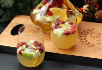 Simple & Festive Holiday Drink: Cranberry & Apple Sangria