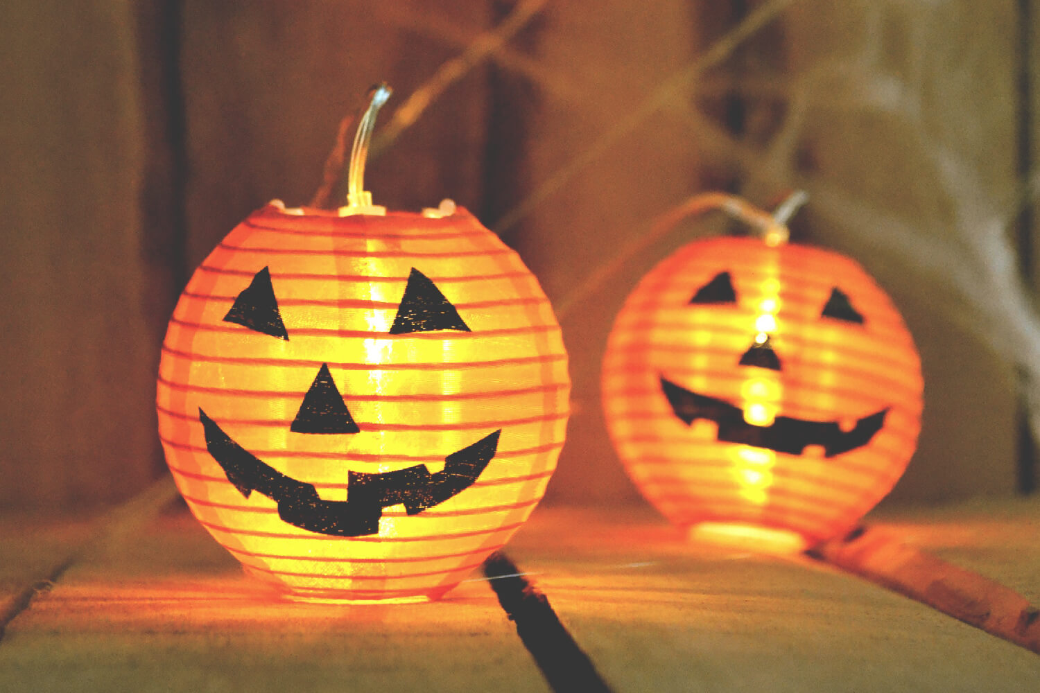 lanterns that look like pumpkins
